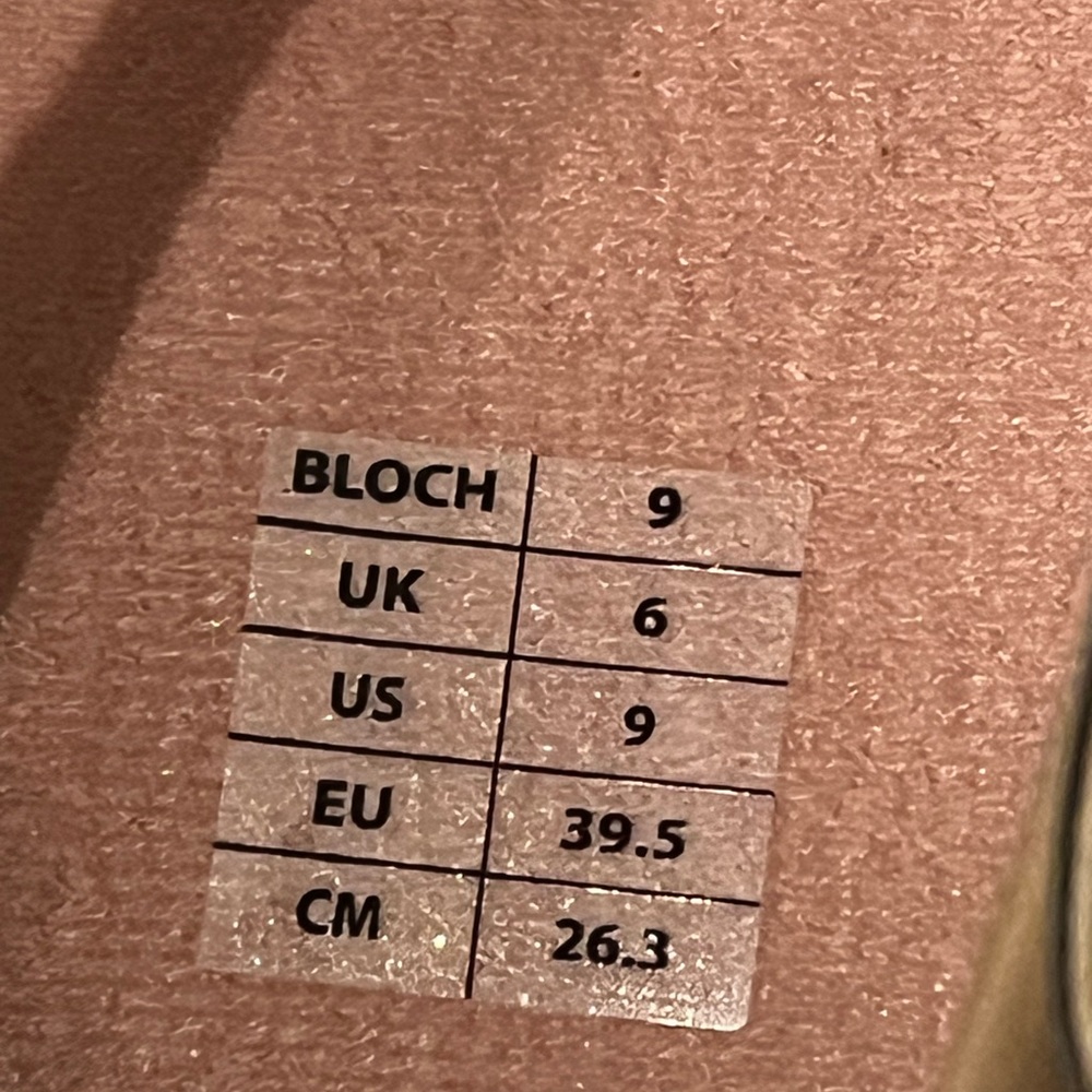 Bloch Tan Ladies Broadway-Lo Character Shoes. Size 9M. - Picture 6 of 8